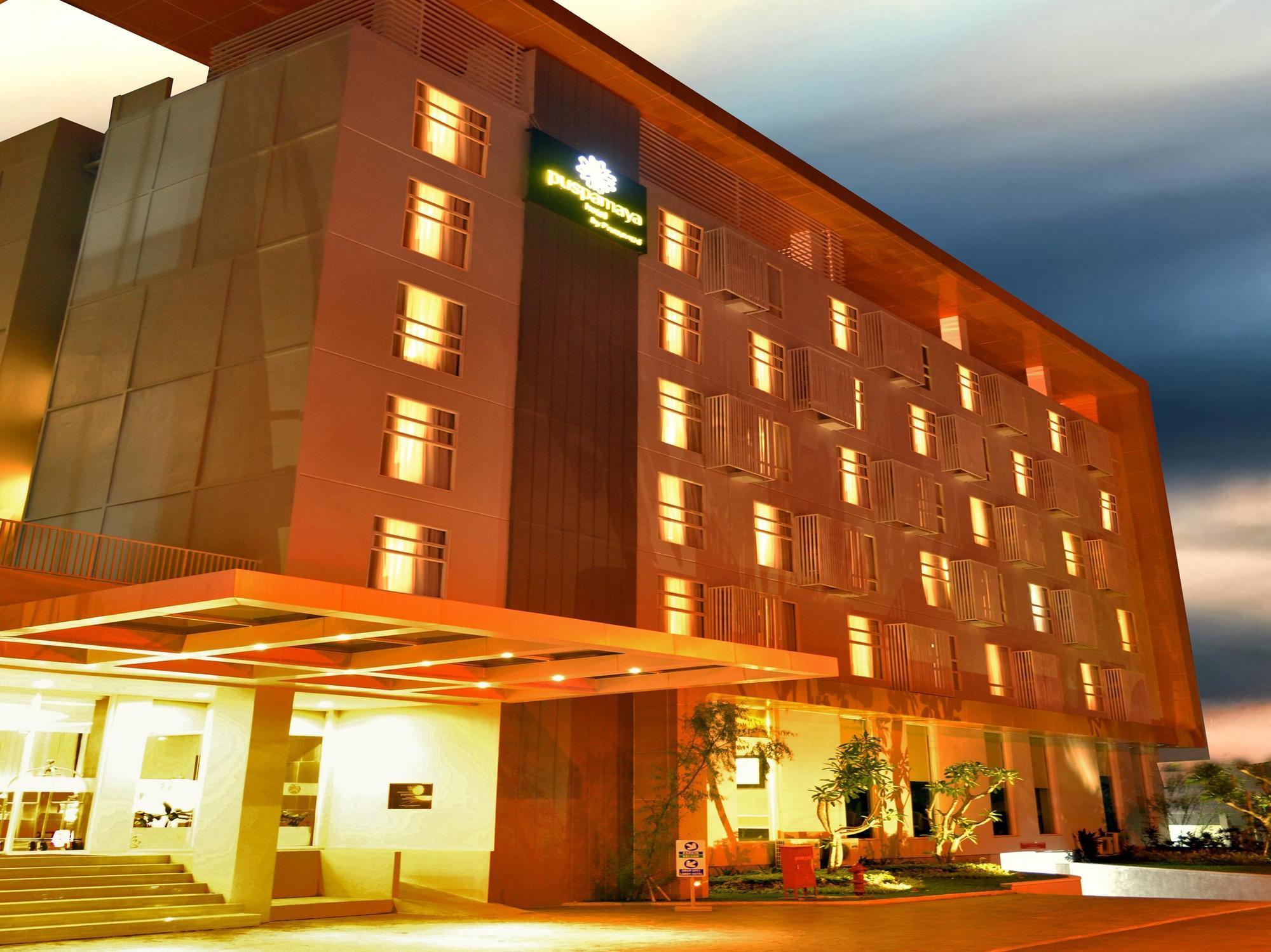 Kyriad Hotel Airport Jakarta Tangerang Exterior foto
