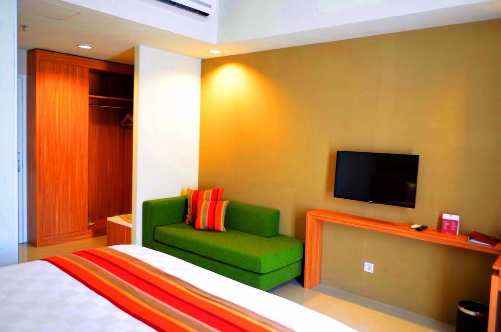 Kyriad Hotel Airport Jakarta Tangerang Exterior foto