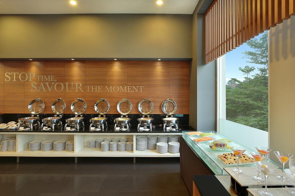 Kyriad Hotel Airport Jakarta Tangerang Exterior foto