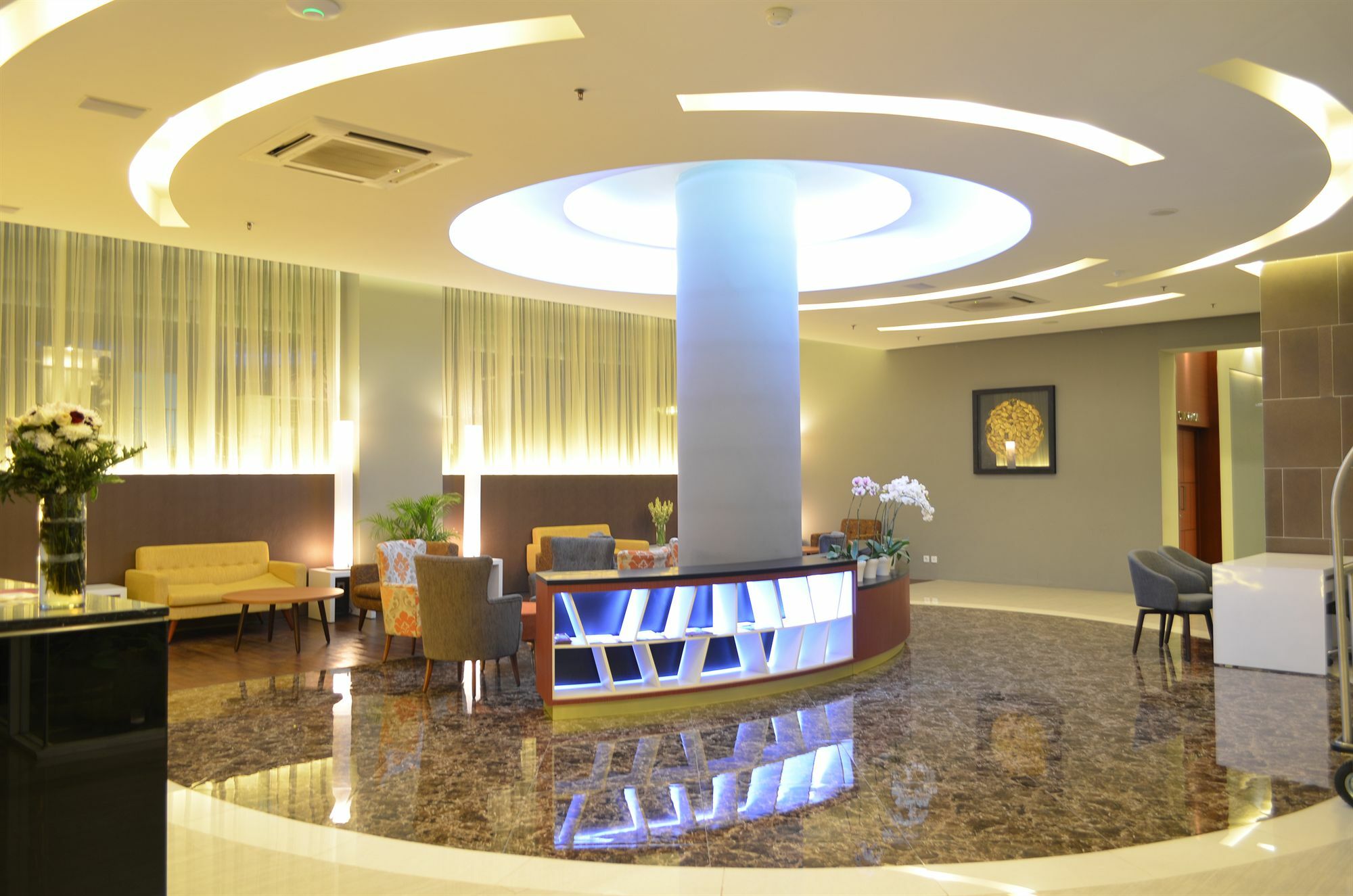 Kyriad Hotel Airport Jakarta Tangerang Exterior foto