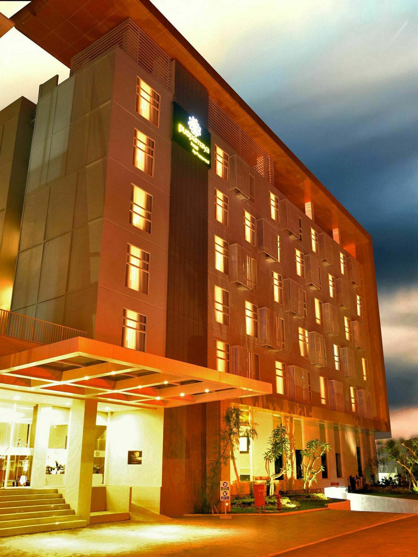 Kyriad Hotel Airport Jakarta Tangerang Exterior foto