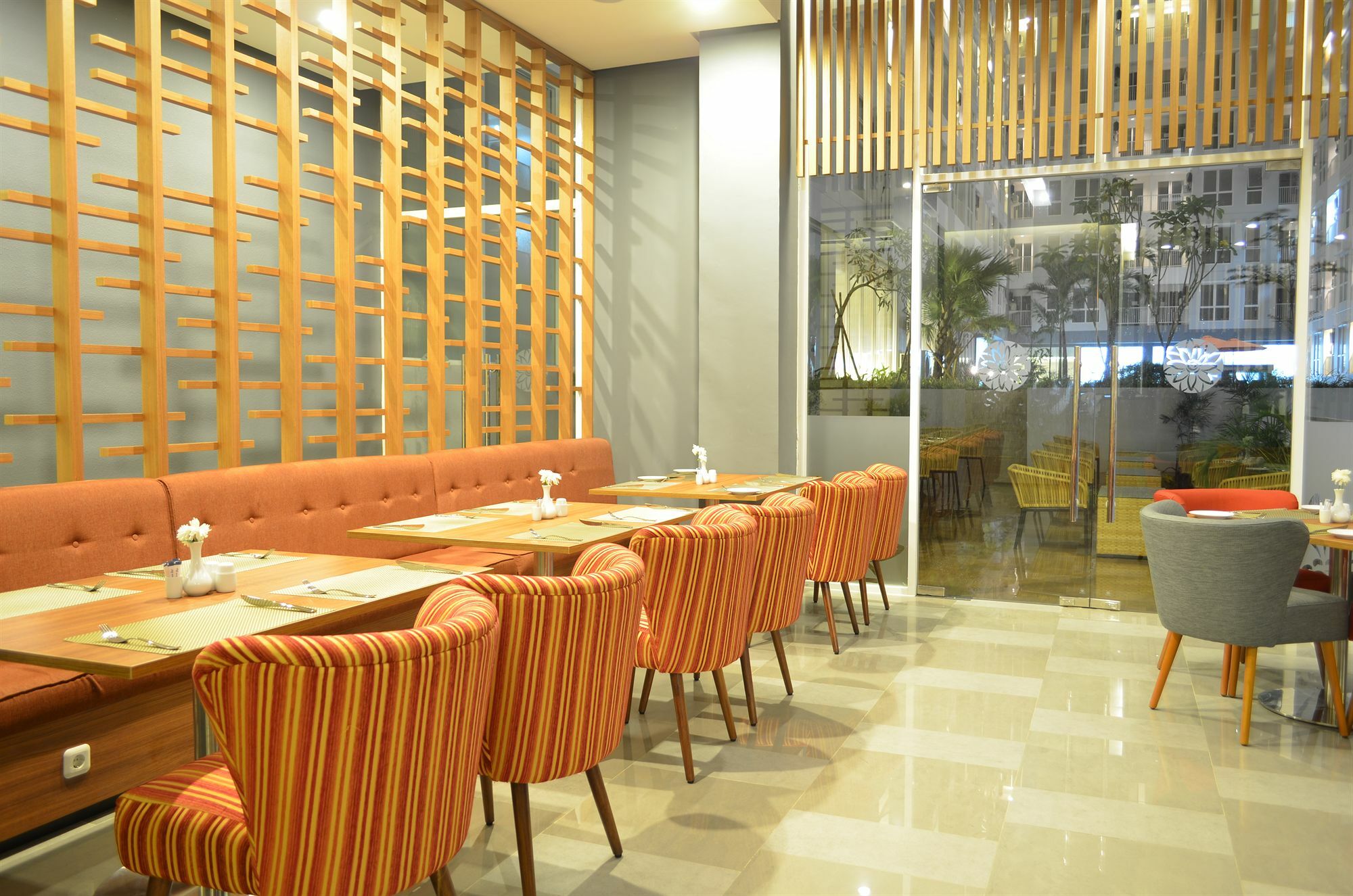 Kyriad Hotel Airport Jakarta Tangerang Exterior foto