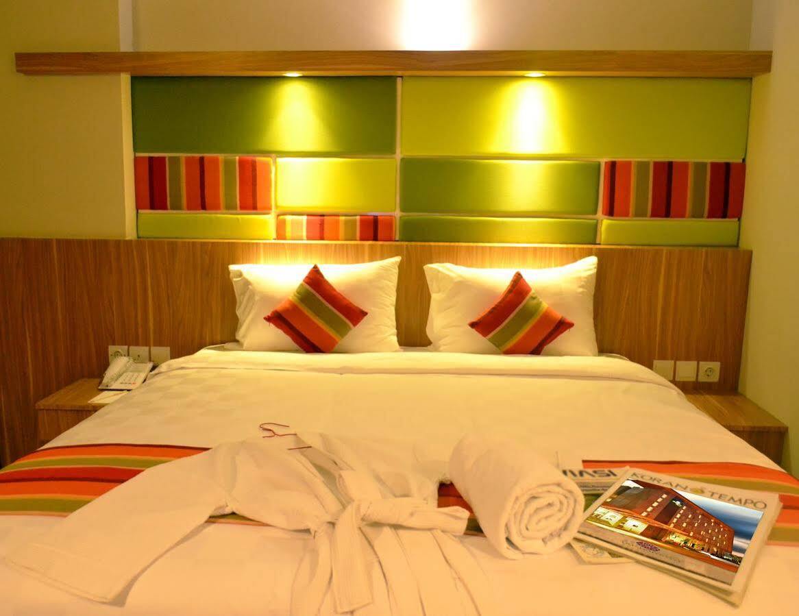 Kyriad Hotel Airport Jakarta Tangerang Exterior foto
