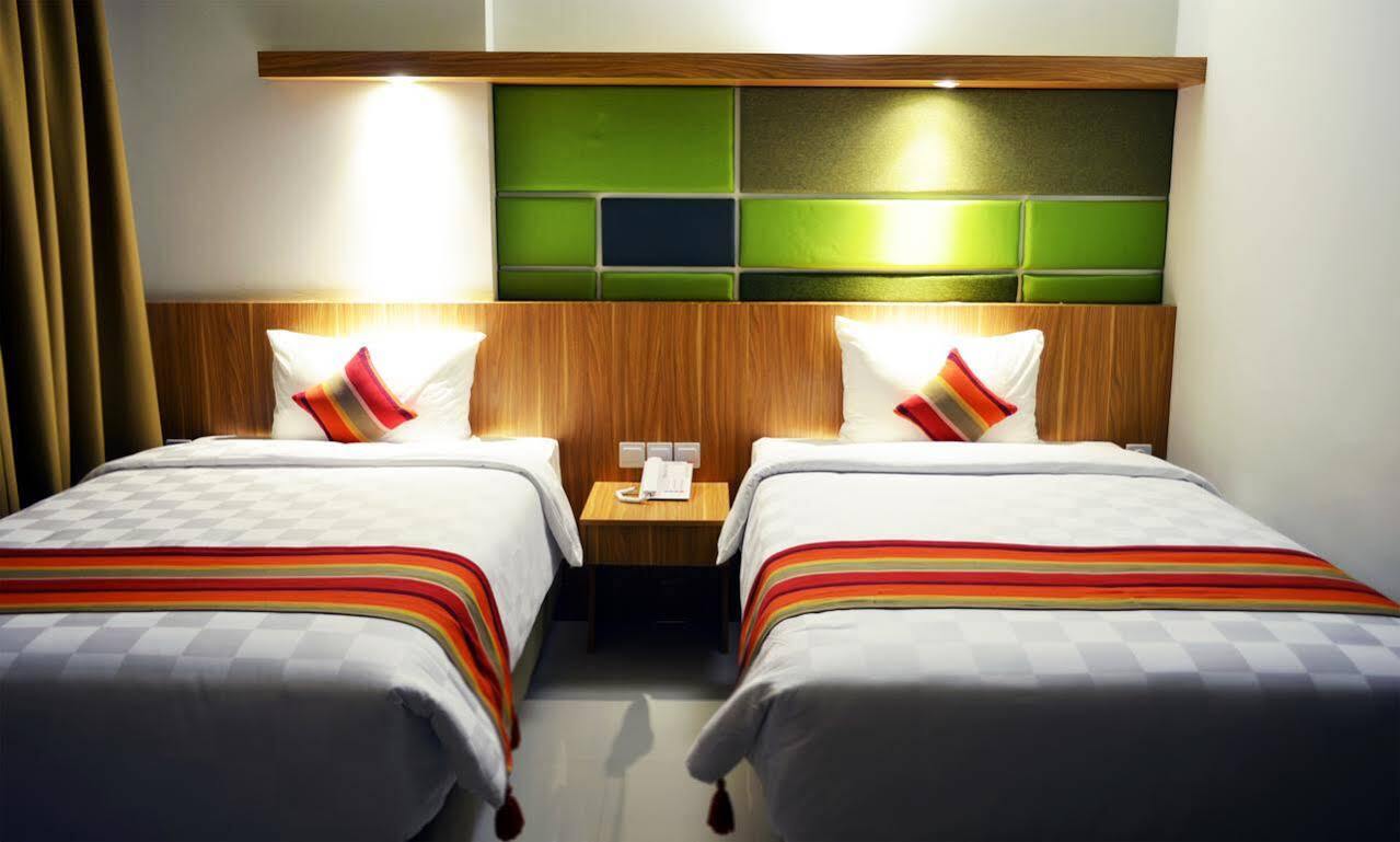 Kyriad Hotel Airport Jakarta Tangerang Exterior foto