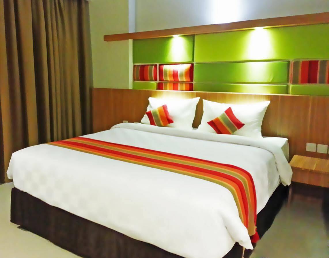 Kyriad Hotel Airport Jakarta Tangerang Exterior foto